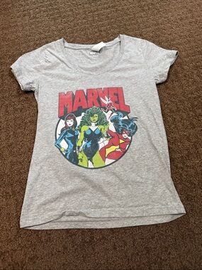 Amazon Gray Marvel Graphic Short Sleeve Tee with Red, Green, Blue Accents